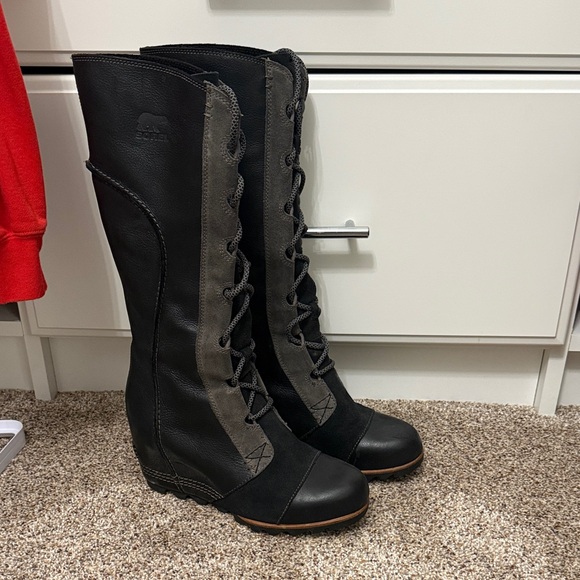 Sorel Black and Gray Lace Up Boots - Picture 2 of 4